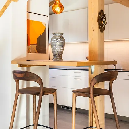 Cosy 1-bedroom Rooftop Apartment *