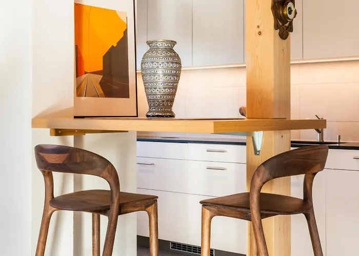 Cosy 1-bedroom Rooftop Apartment *